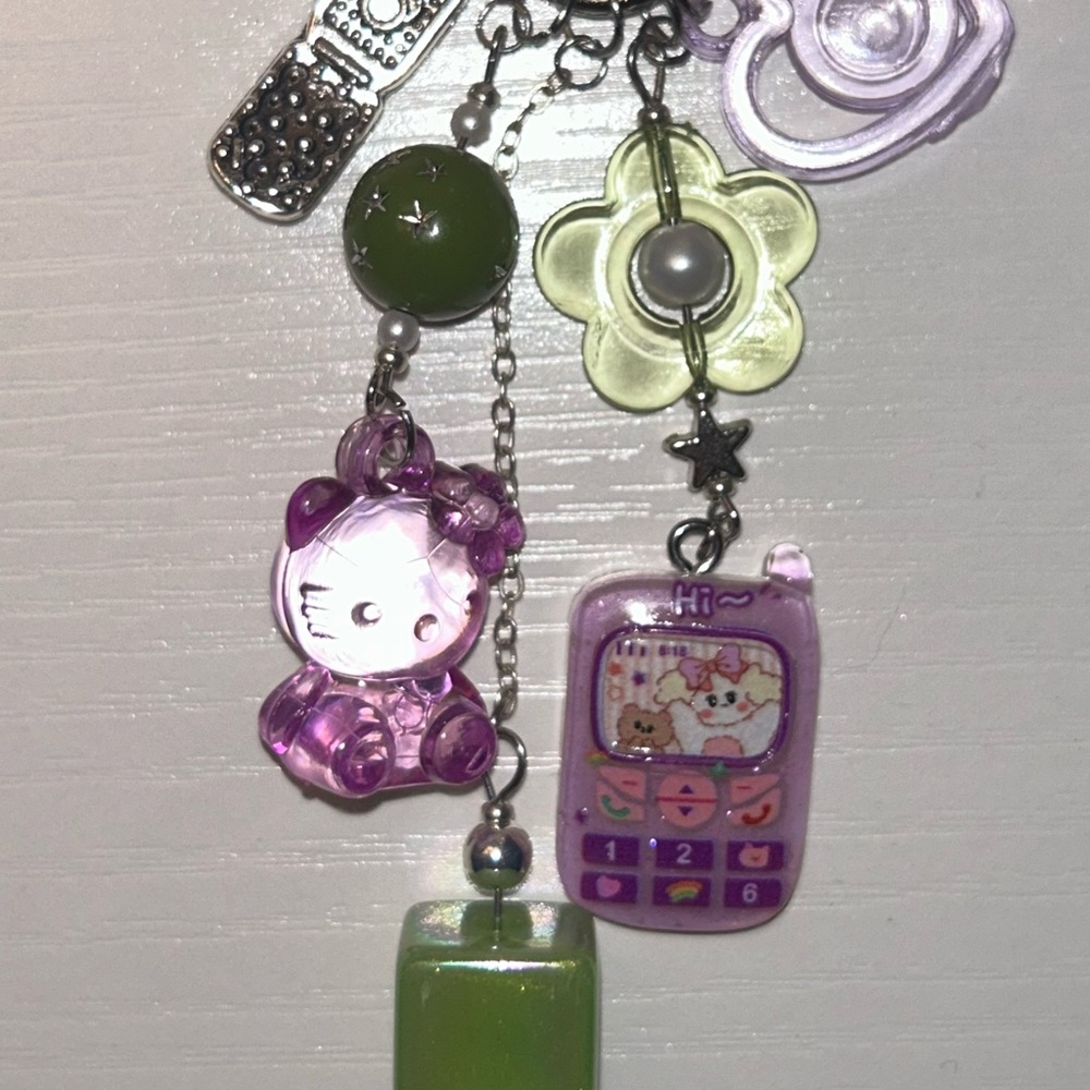 ☆Hello Kitty Keychain☆ - Picture 5 of 7
